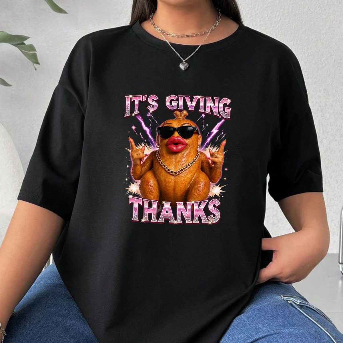 It’s Giving Gratitude Slang T-Shirt – Trendy Turkey Meme Thanksgiving Graphic Tee