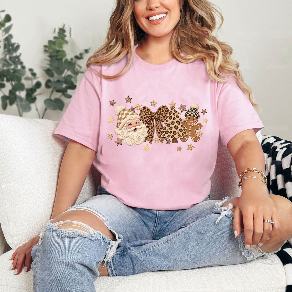 Coquette Gingerbread & Leopard Bow T-Shirt – Retro Christmas Holiday Graphic Top
