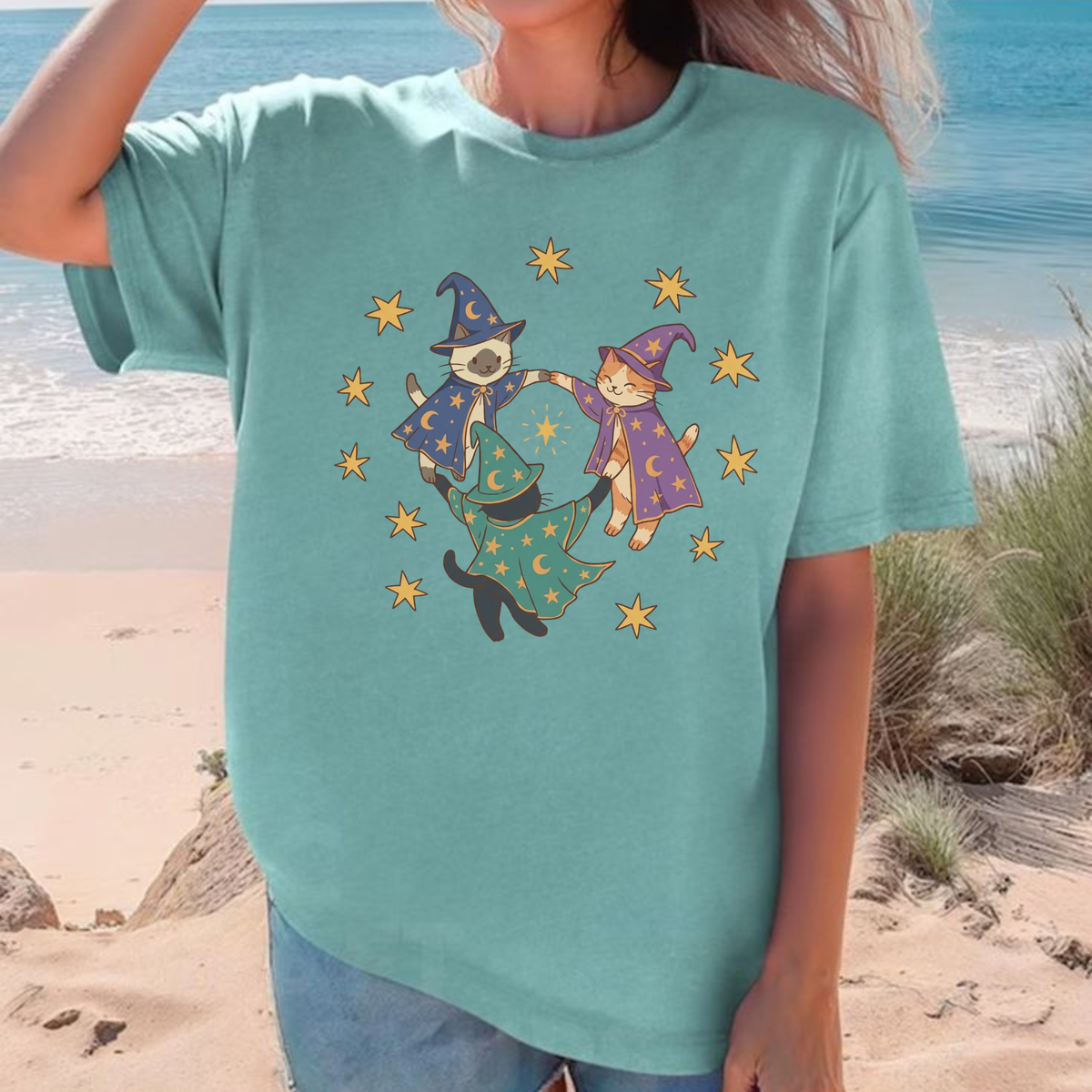 90s Wizard Cats T-Shirt – Retro Vintage Witch Kittens in a Circle Graphic Tee