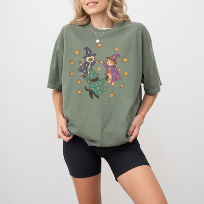 90s Wizard Cats T-Shirt – Retro Vintage Witch Kittens in a Circle Graphic Tee